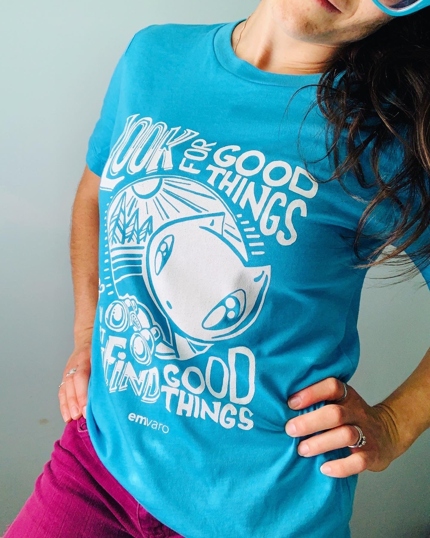 T-shirt: Look for Good Things - Skoshie the Cat